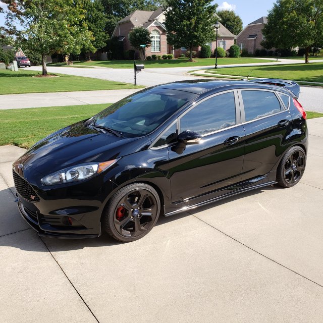 Fiesta_ST_20mmspacers_frontangle.jpg