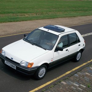 1992_Ford_Fiesta_Ghia.jpg