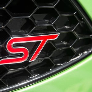 2014-Ford-Fiesta-ST-badge-02.jpg