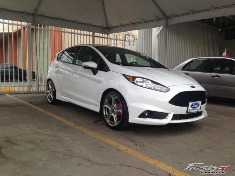Ford fiesta st white #2
